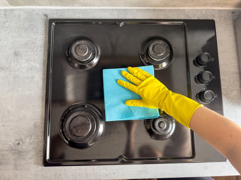 What are the health risks of a dirty kitchen