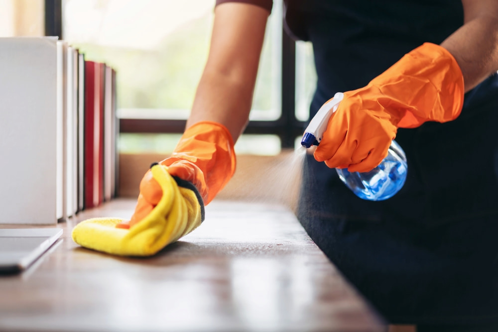 Who provides a personalized house cleaning service in New London